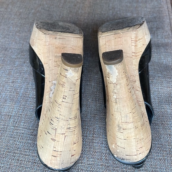 Gucci open toe heels. - Picture 9 of 11